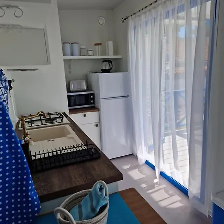 مكان تخييم Mobilna Kucica Blue Bay
