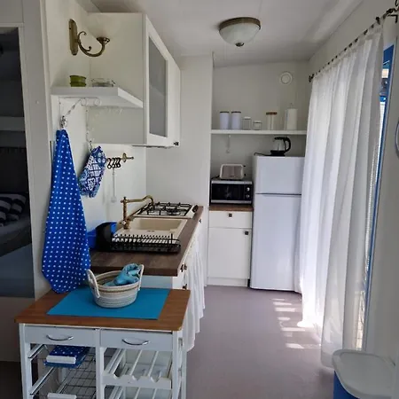 مكان تخييم Mobilna Kucica Blue Bay بريفلاكا